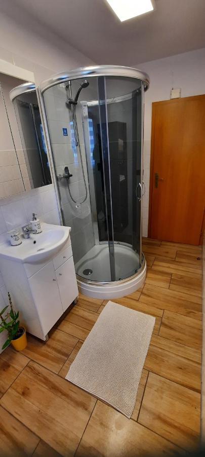 Pool Apartments Karlovy Vary Esterno foto